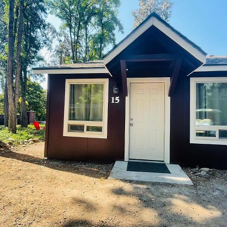 Riverfront Lodging Shady Cove Exterior foto
