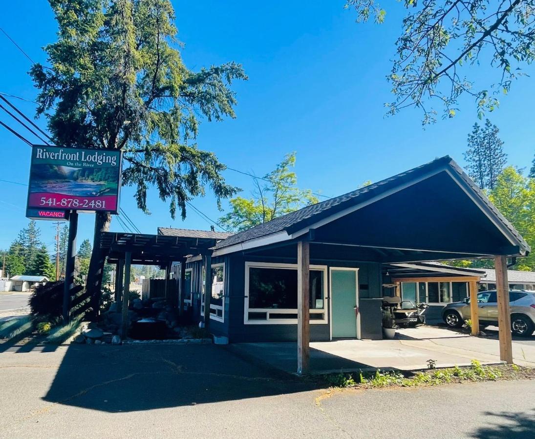 Riverfront Lodging Shady Cove Exterior foto