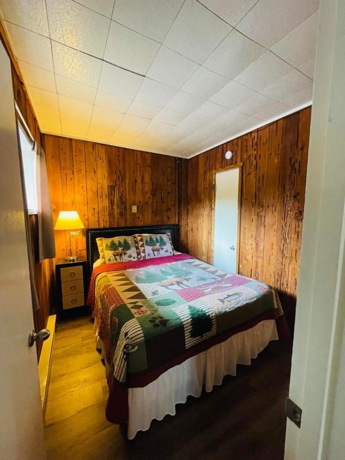 Riverfront Lodging Shady Cove Exterior foto