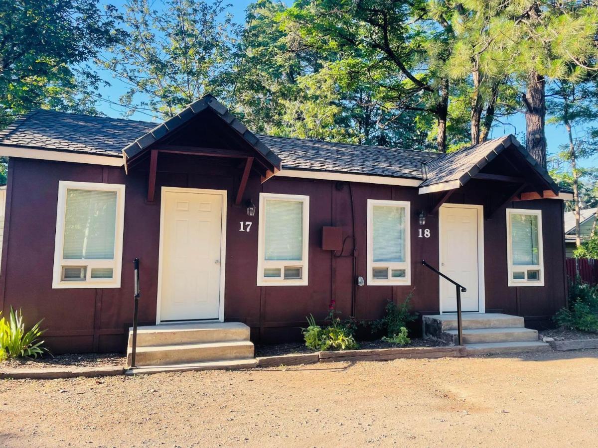 Riverfront Lodging Shady Cove Exterior foto