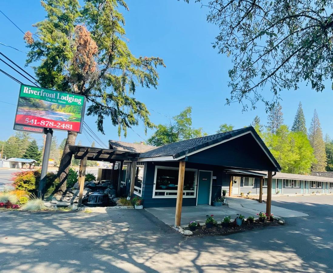 Riverfront Lodging Shady Cove Exterior foto